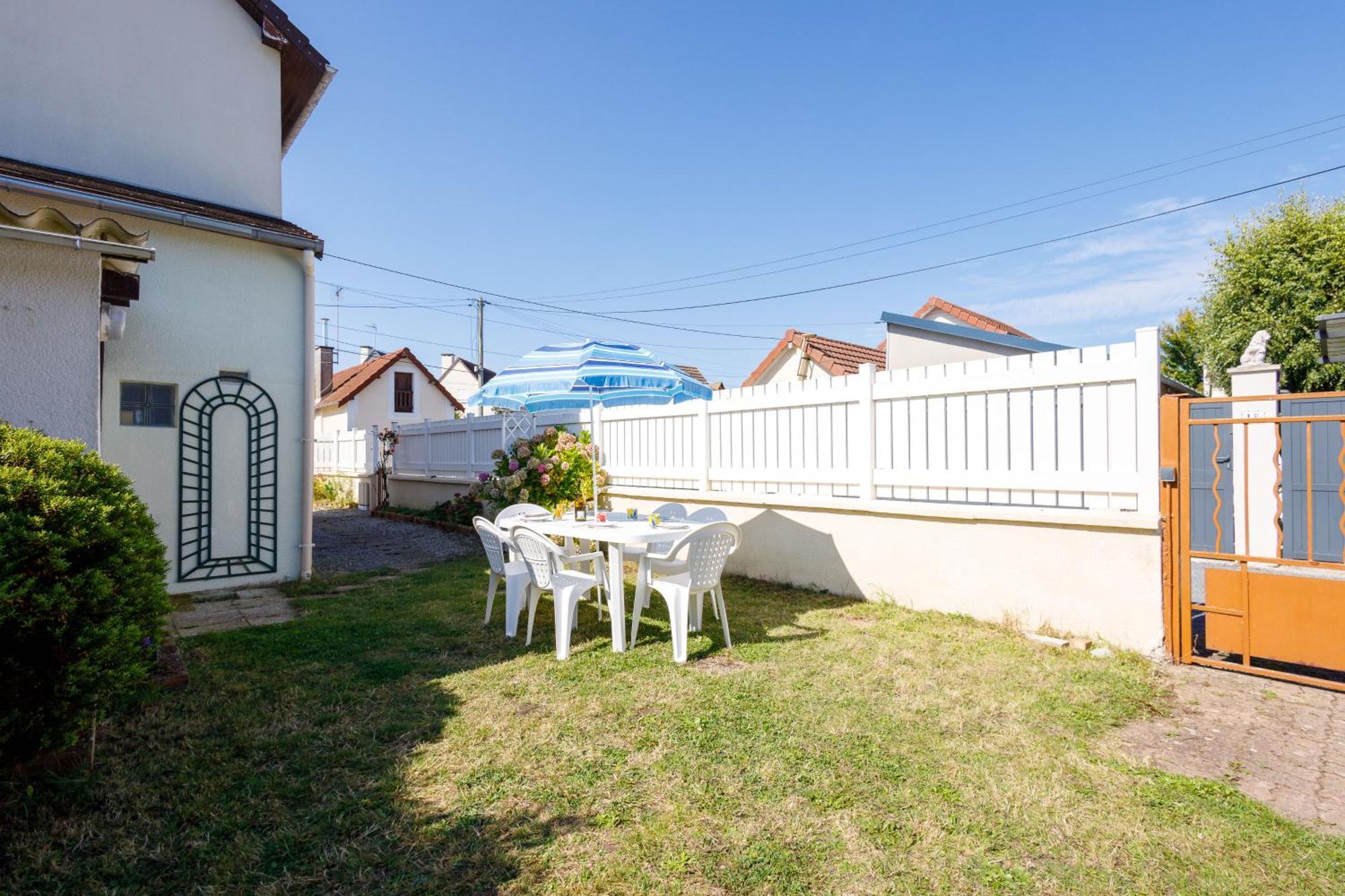 La Maison Cabourgeaise Proche Mer Екстер'єр фото